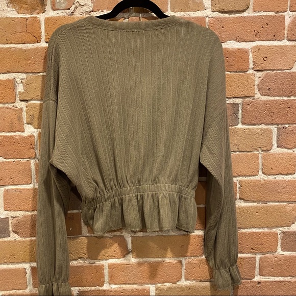 Zara Peplum Light Knit Sweater in Army Green - Picture 2 of 7